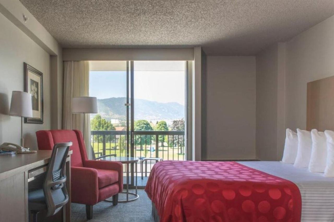 Penticton Lakeside Resort Екстер'єр фото